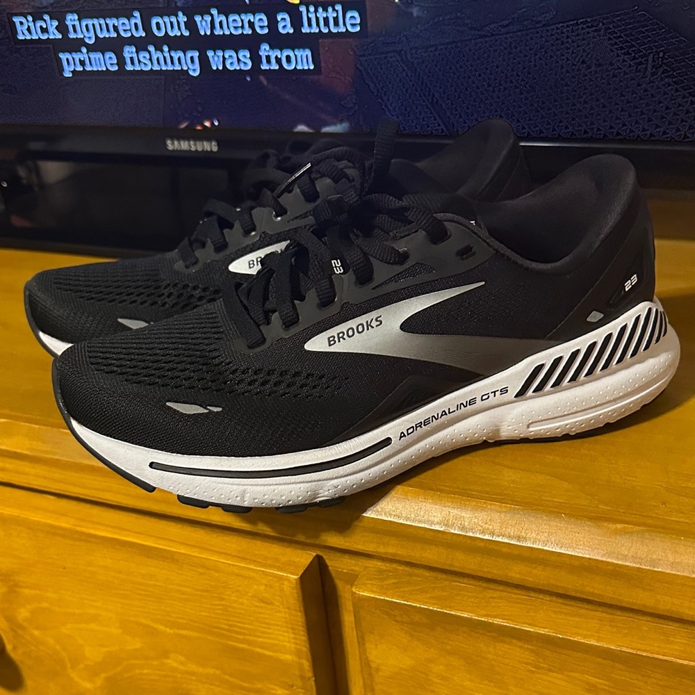 Brooks Adrenaline GTS 23 Black and White Sneakers- Like New!!!